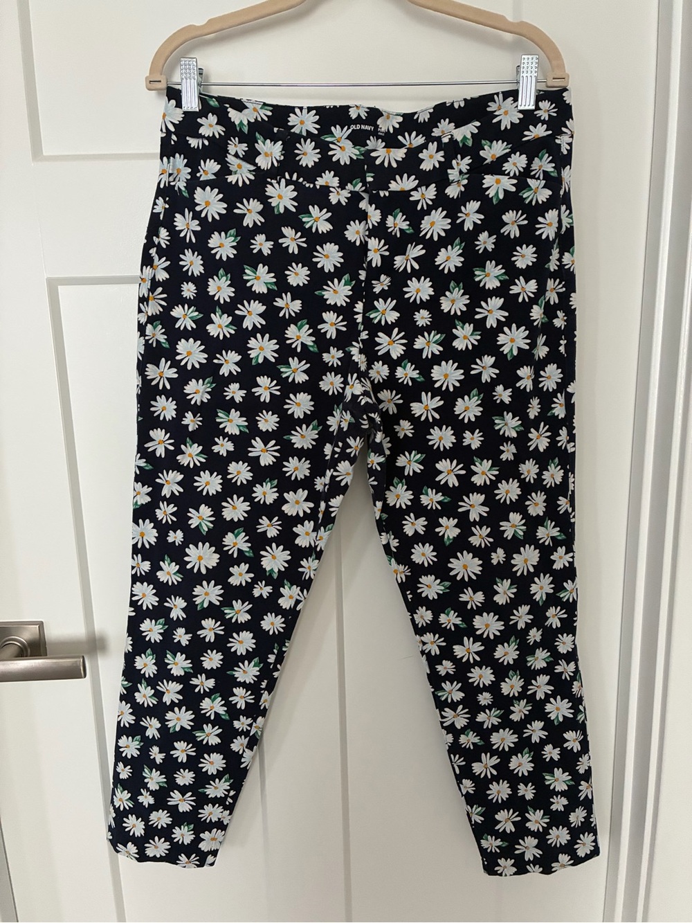 Old Navy Pixie Daisy Print Ankle Pants